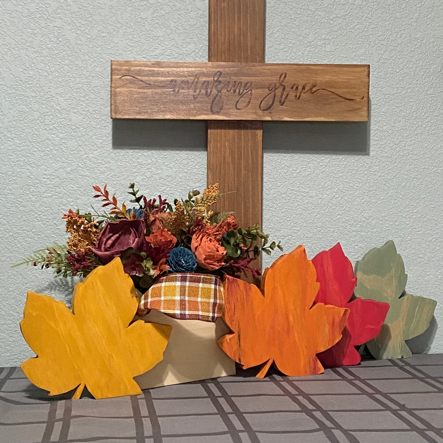 Maple Leaf Shelf Sitter